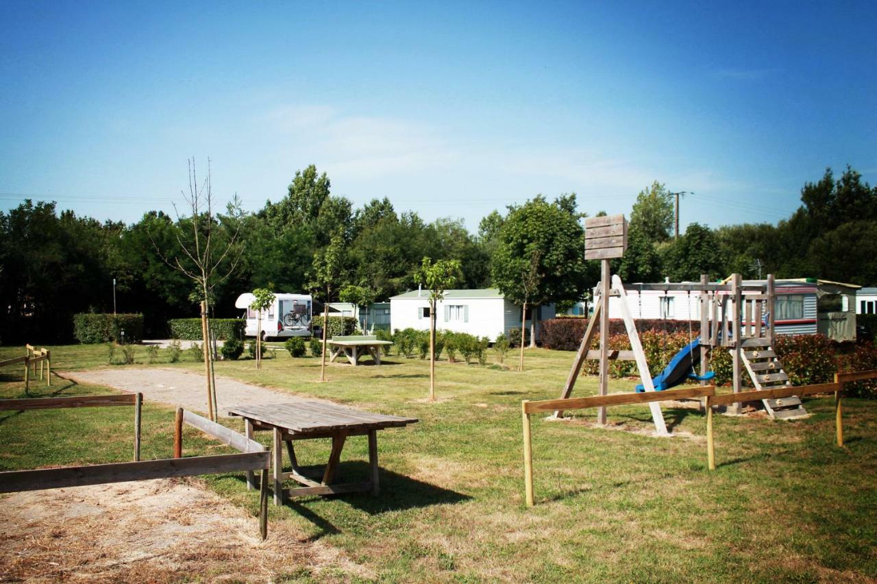 Camping Au Pré de l'Étang Sainte-Foy  Esterno foto